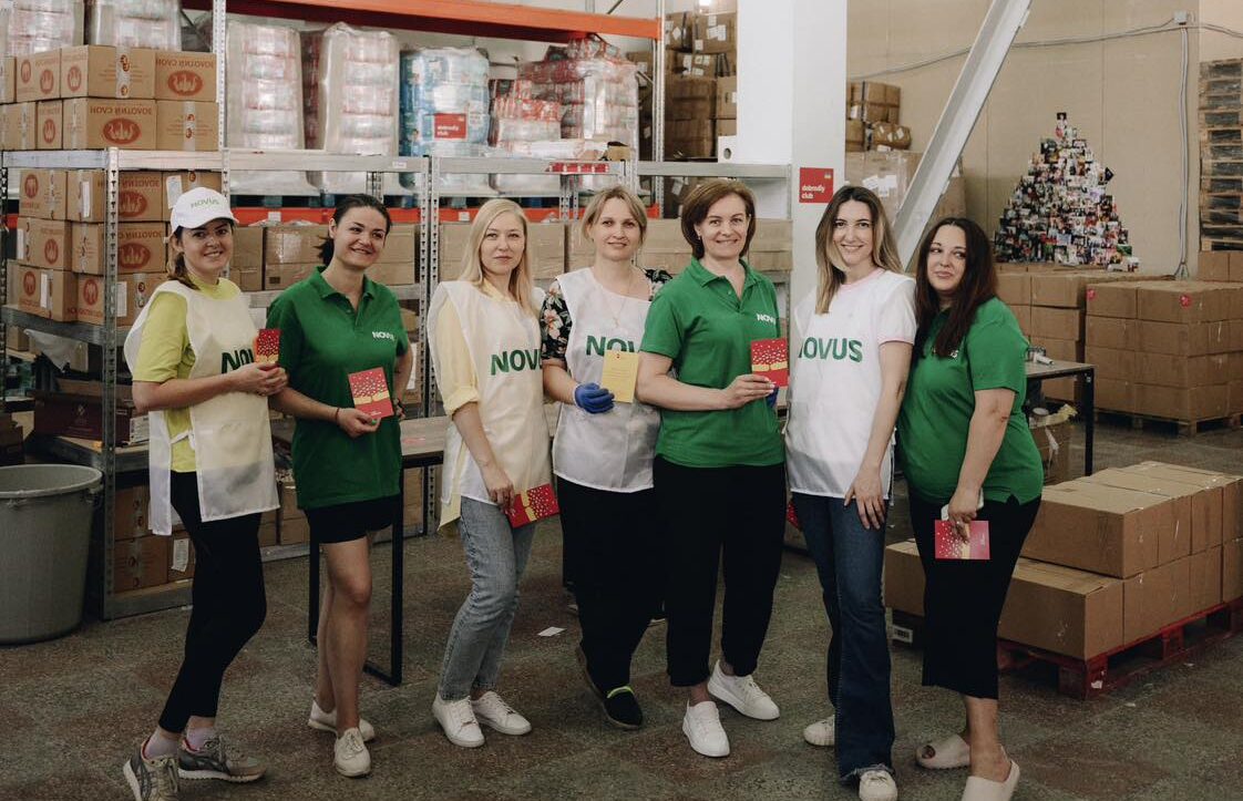 Корпоративне волонтерство на складі Клубу Добродіїв: команда компанії Novus зібрала понад 600 посилок термінової допомоги за два дні